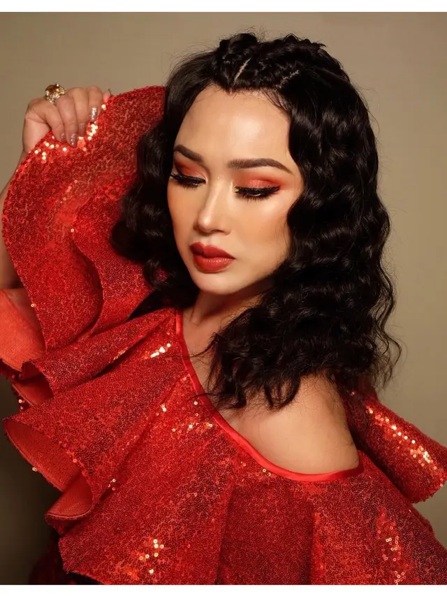 Potret Terbaru Titi DJ Setelah 35 Tahun Berkarya, Nampak Cantik dan Awet Muda