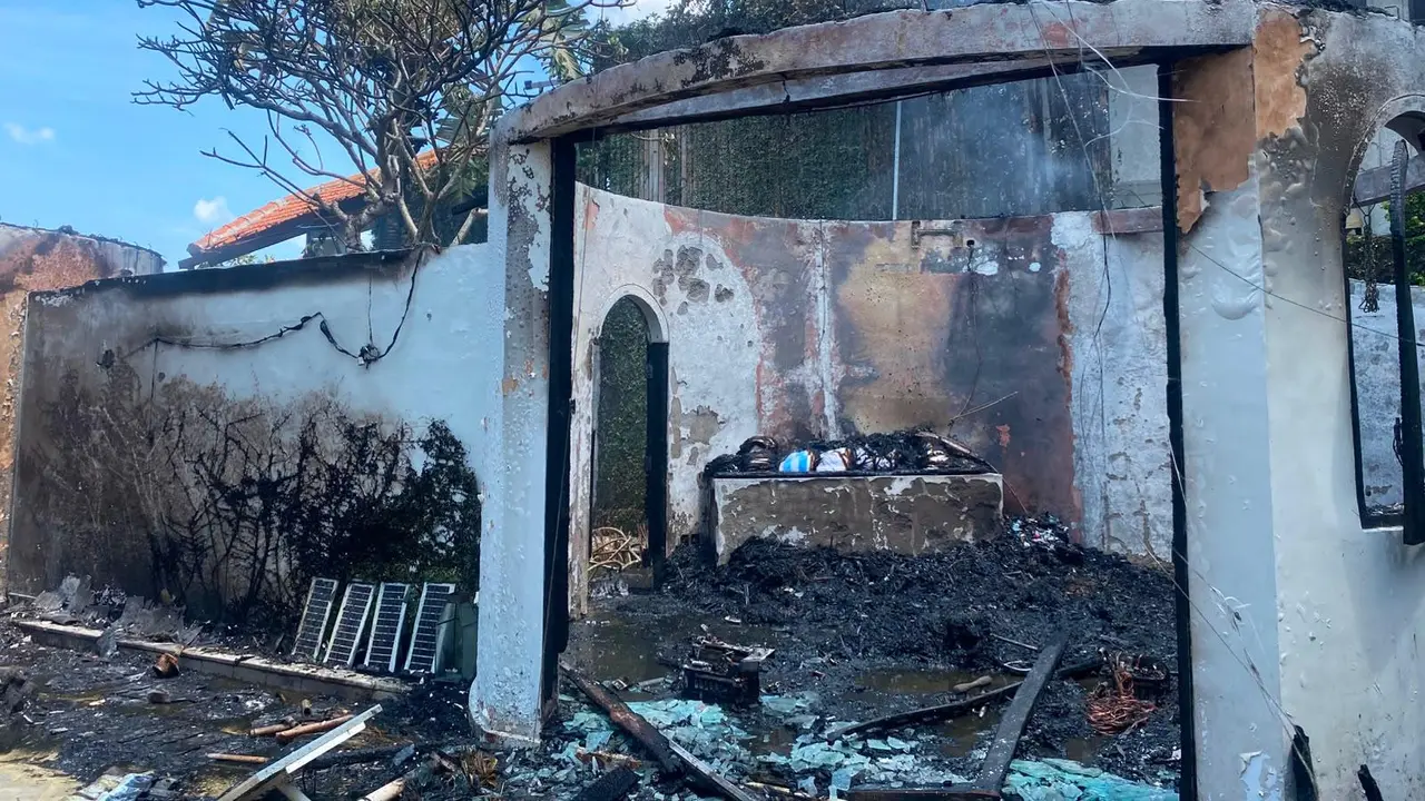 Vila di Bali terbakar karena ulah bule