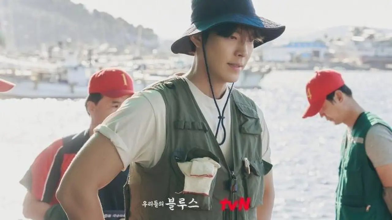 Pesona Kim Woo-bin dalam Our Blues, Makin Tampan dan Berkharisma