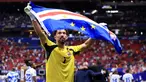 Air mata kiper Tanjung Verde, Vozinha tak terbendung setelah tampil gemilang saat melawan Spanyol dalam laga Grup H Piala Dunia 2026, Selasa (16/06/2026) dini hari WIB. (AFP/Getty Images/Buda Mendes)