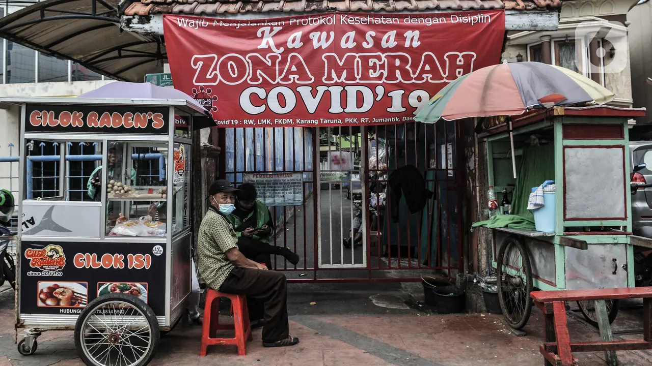FOTO: Zona Merah COVID-19 di Jakarta Melonjak Jadi 82 RW