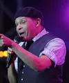 Dunia musik kembali berduka atas meninggalnya penyanyi Jazz legendaries Al Jarreau. Dalam usia 76 tahun, Al Jarreau meninggal pada hari Minggu (12/2/2017) pukul 6 pagi waktu setempat. (AFP/Bintang.com)
