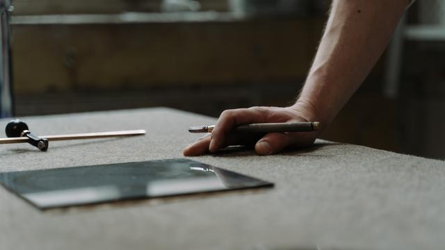 Cara Memotong Kaca (Photo by cottonbro from Pexels)