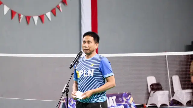 Wakil Menteri Dalam Negeri (Wamendagri) Akhmad Wiyagus saat membuka Pertandingan Ekshibisi Bulu Tangkis di Kantor Kementerian Dalam Negeri (Kemendagri), Jakarta, Kamis (6/8/2026).