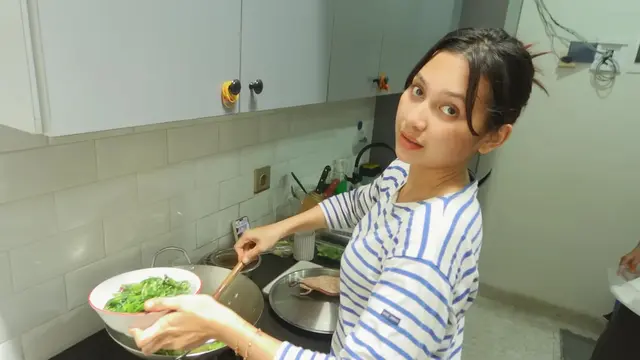 Potret Dapur dan Jemuran Mini Rumah Indah Permatasari dan Arie Kriting