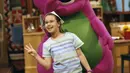 Foto ini diambil saat Demi Lovato tampil dalam acara Barney & Friends. Siapa yang masih ingat acara ini? (PBS/E! News)