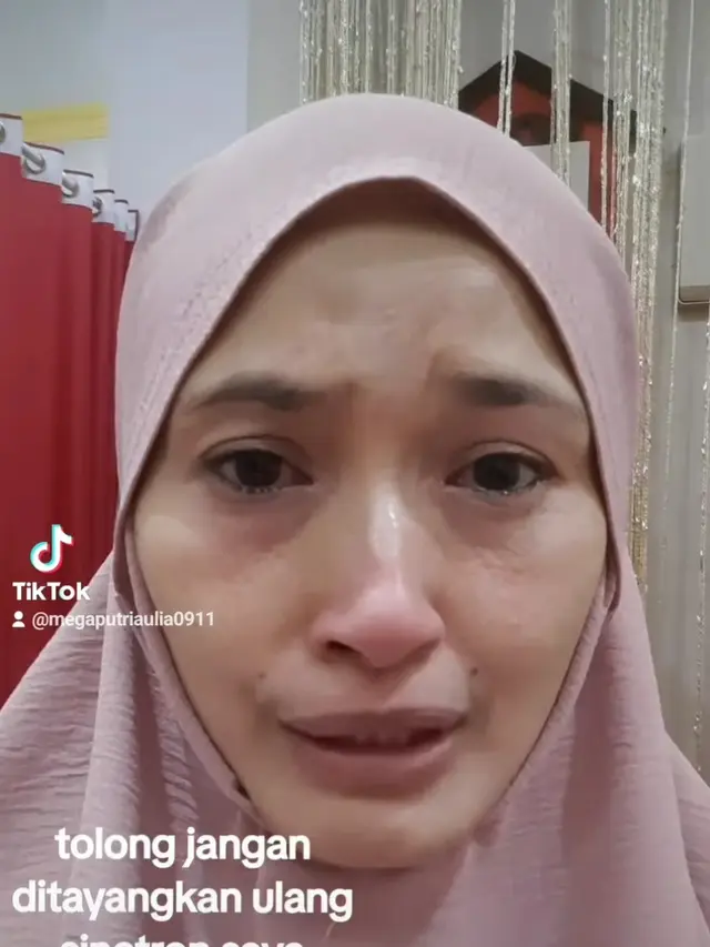 Mega Aulia Jadi Ustazah