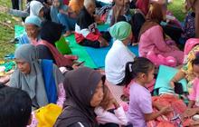 Dihantui Gempa Susulan, Warga Bawean Takut Tinggal di Rumah