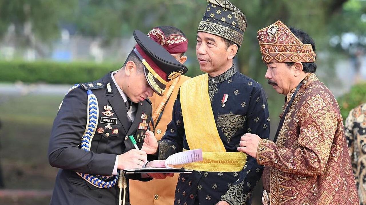 "Terima kasih, Bapak 🙏," sambungnya. <br>
