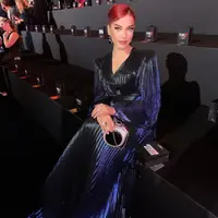 Gaun ini dibuat secara ahli dengan lengan balon panjang yang dipadukan dengan bahu empuk yang menyempurnakan keseluruhan tampilannya. [@tasyafarasya]