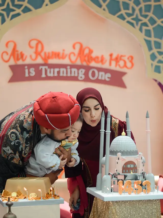 Ammar Zoni dan Irish Bella bersama Air Rumi Akbar 1453. (Foto: Koleksi Pribadi Ammar Zoni)