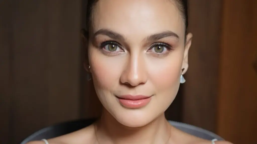 MUA Ryan Ogilvy Dibalik Riasan Wajah Flawless Luna Maya di Resepsi Pernikahan. [@ryanogilvy]