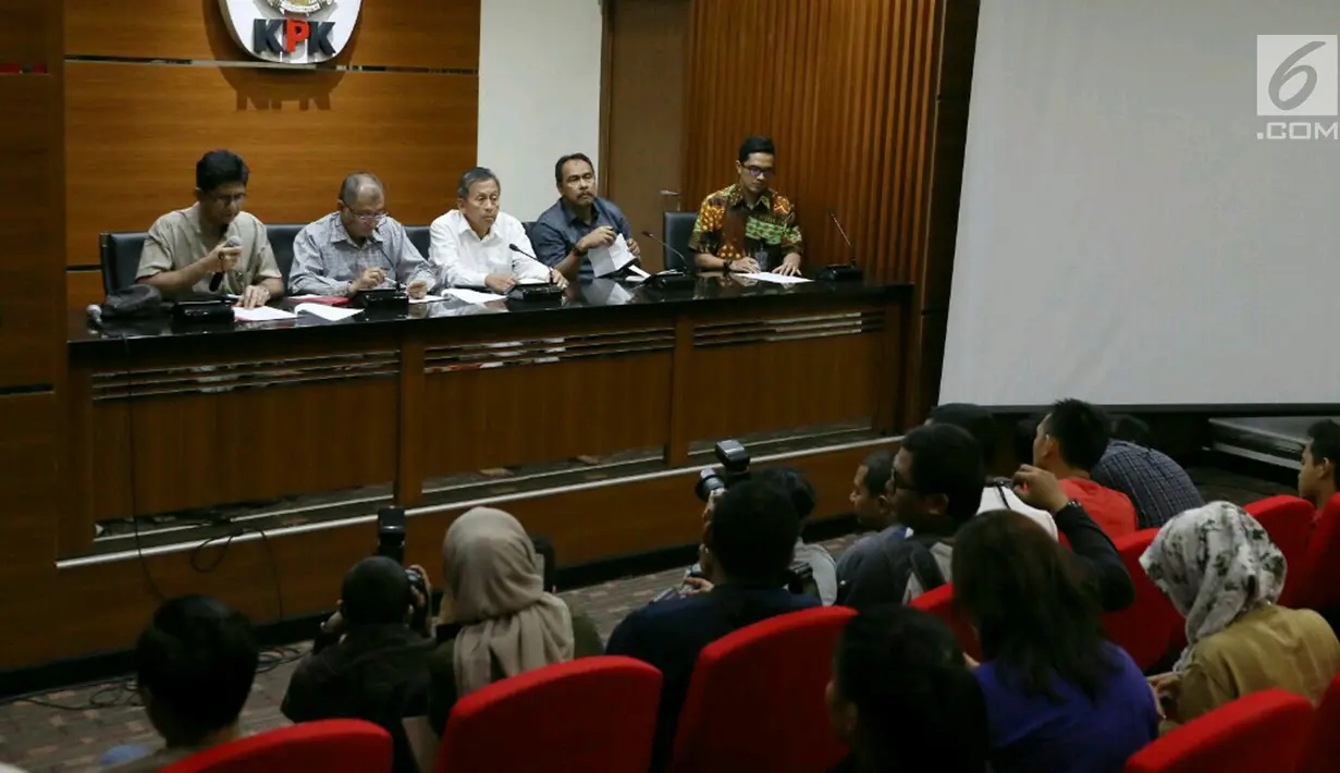 Suasana konferensi pers hasil OTT kasus dugaan suap berkaitan dengan pemberian opini Wajar Tanpa Pengecualian (WTP) terhadap laporan keuangan Kemendes di Gedung KPK, Jakarta, Sabtu (27/5). (Liputan6.com/Angga Yuniar)