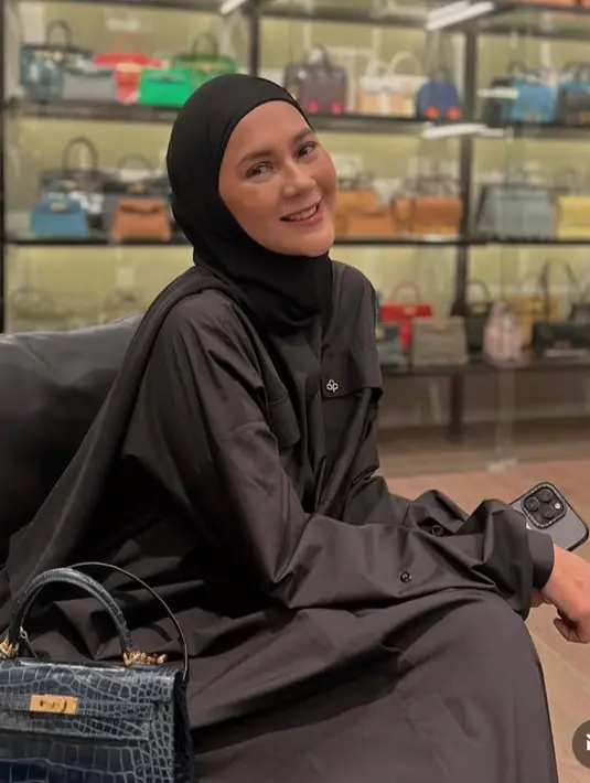 Potret Gaya Geng Cendol Kumpul Pertama Arisan di Tahun 2025. [@paula_verhoeven]