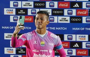 Teja Paku Alam, kiper Persib Bandung di BRI Super League 2025/2026. (Dok. ileague.id)