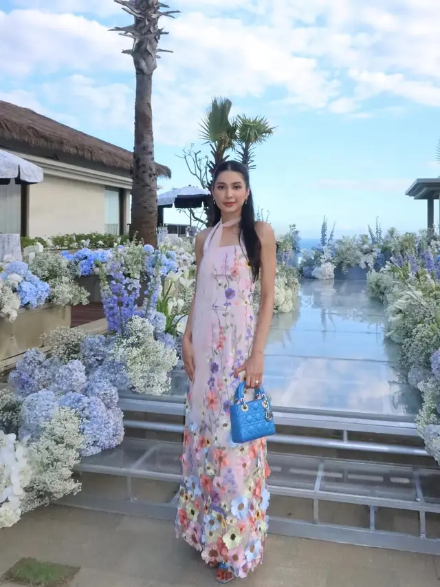Gaya Mikha Tambayong Jadi Bridesmaid di Resepsi Syifa Hadju di Bali, Anggun Bergaun Floral dan Tas Dior Ratusan Juta