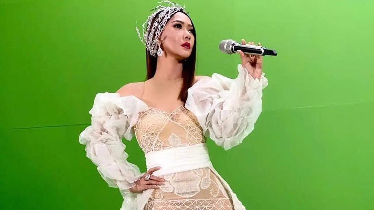 8 Penampilan Terbaru Inul Daratista dalam Balutan Dress, Perlihatkan Pinggang yang Makin Ramping