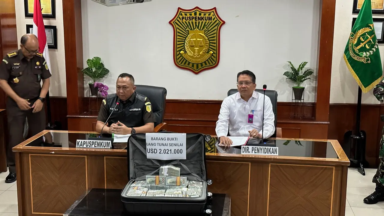 Kejagung menerima pengembalian uang dari  Achsanul Qosasi, tersangka kasus korupsi BTS 4G BAKTI Kominfo