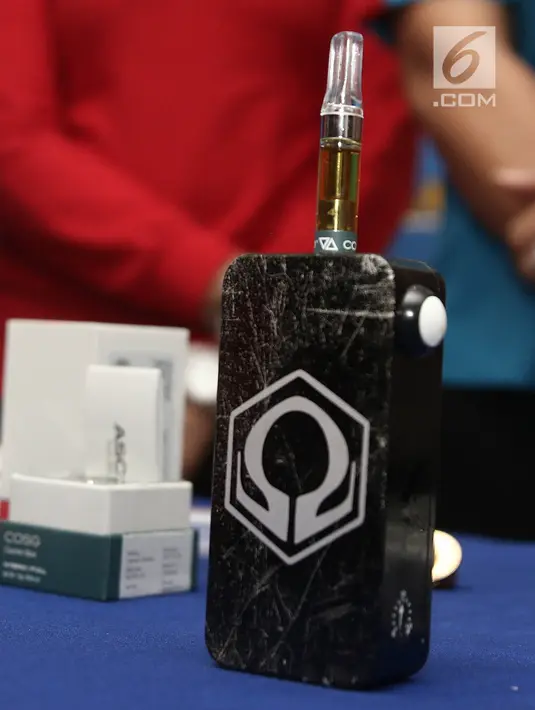 Barang bukti liquid vape mengandung ganja saat rilis di Mapolres Jakarta Selatan, Rabu (21/11). Liquid vape mengandung ganja dijual dengan harga Rp 3 juta hingga Rp 3,5 juta per buah. (Liputan6.com/Herman Zakharia)