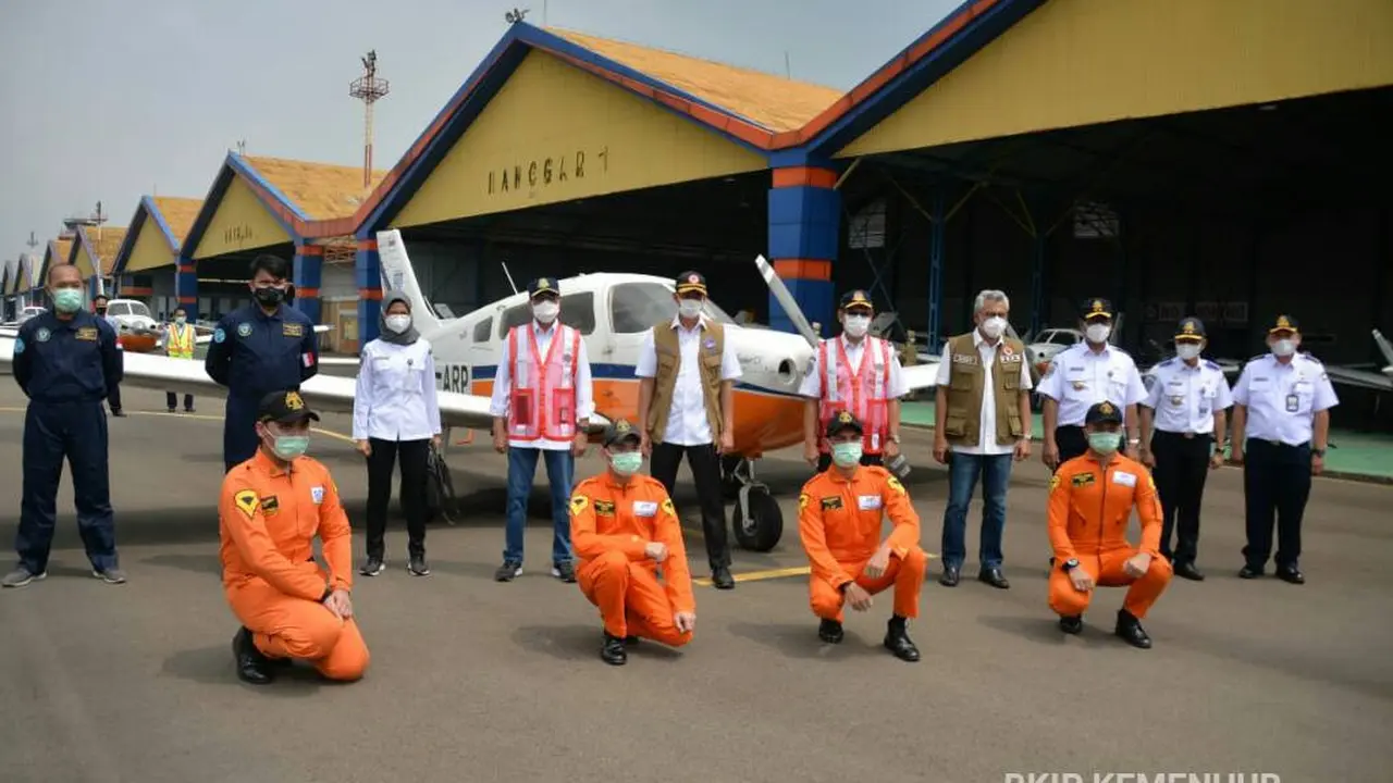 Menteri Perhubungan Budi Karya Sumadi bersama Kepala Badan Nasional Penanggulangan Bencana/Ketua Satgas Penanganan Covid-19 Doni Monardo.