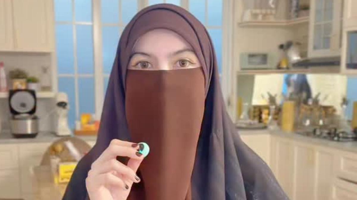 Potret Dapur Rumah Wardatina Mawa, Desain Modern Klasik yang Fungsional