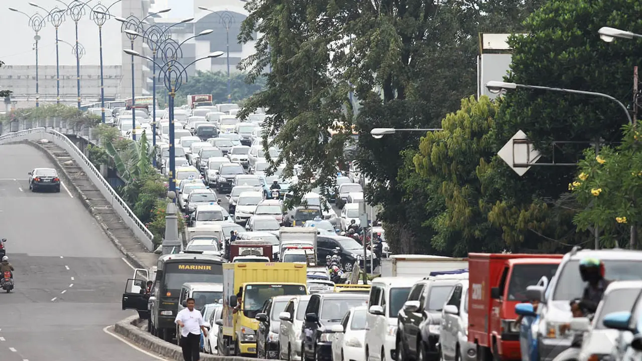 Prabowo-Hatta ke KPU, Jalan di Seputar Kuningan Macet 