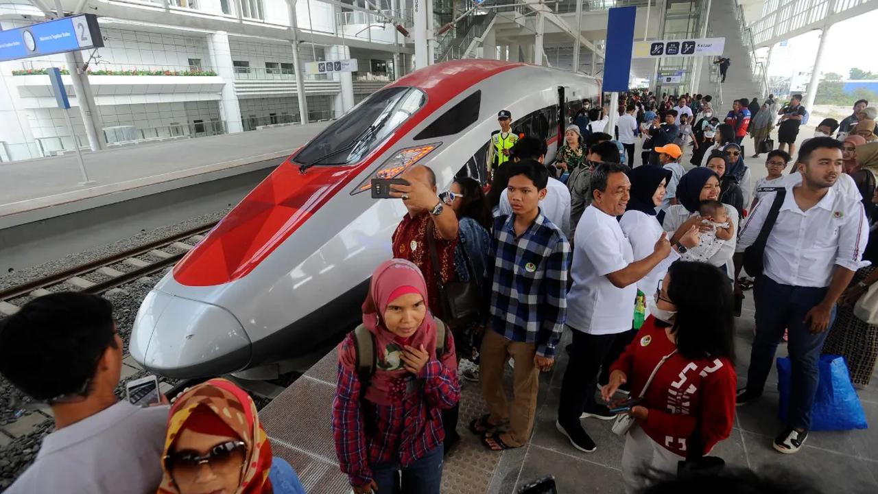 Uji coba kereta cepat tahap dua bagi masyarakat  dilakukan pada 25-30 September 2023.&nbsp;