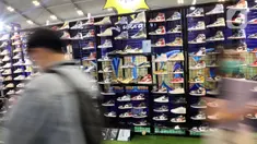 Deretan sepatu dipamerkan pada pameran sneaker dan streetwear berskala internasional Jakarta Sneaker Day (JSD) di ICE BSD City, Tangerang, Banten, Sabtu (25/2/2023). Mengusung tema 'Solebration', JSD tahun ini berlangsung pada 23-26 Februari 2023. (Liputan6.com/Johan Tallo)