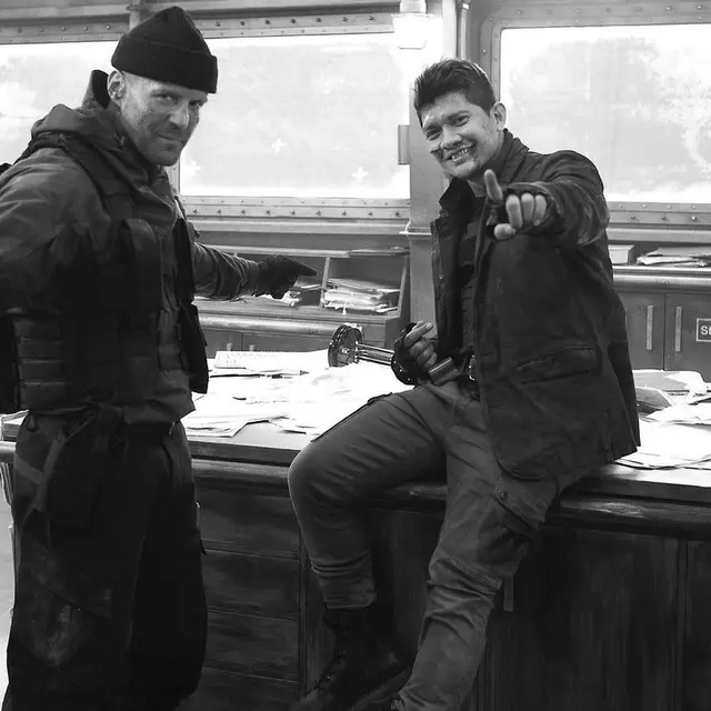 7 Potret Iko Uwais Bareng Jason Statham Adu Akting di Film Expendables 4