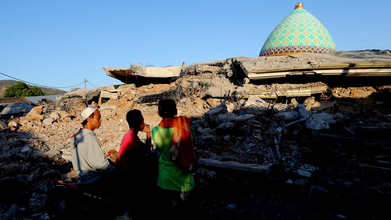 Korban Gempa Terjebak di Reruntuhan Masjid