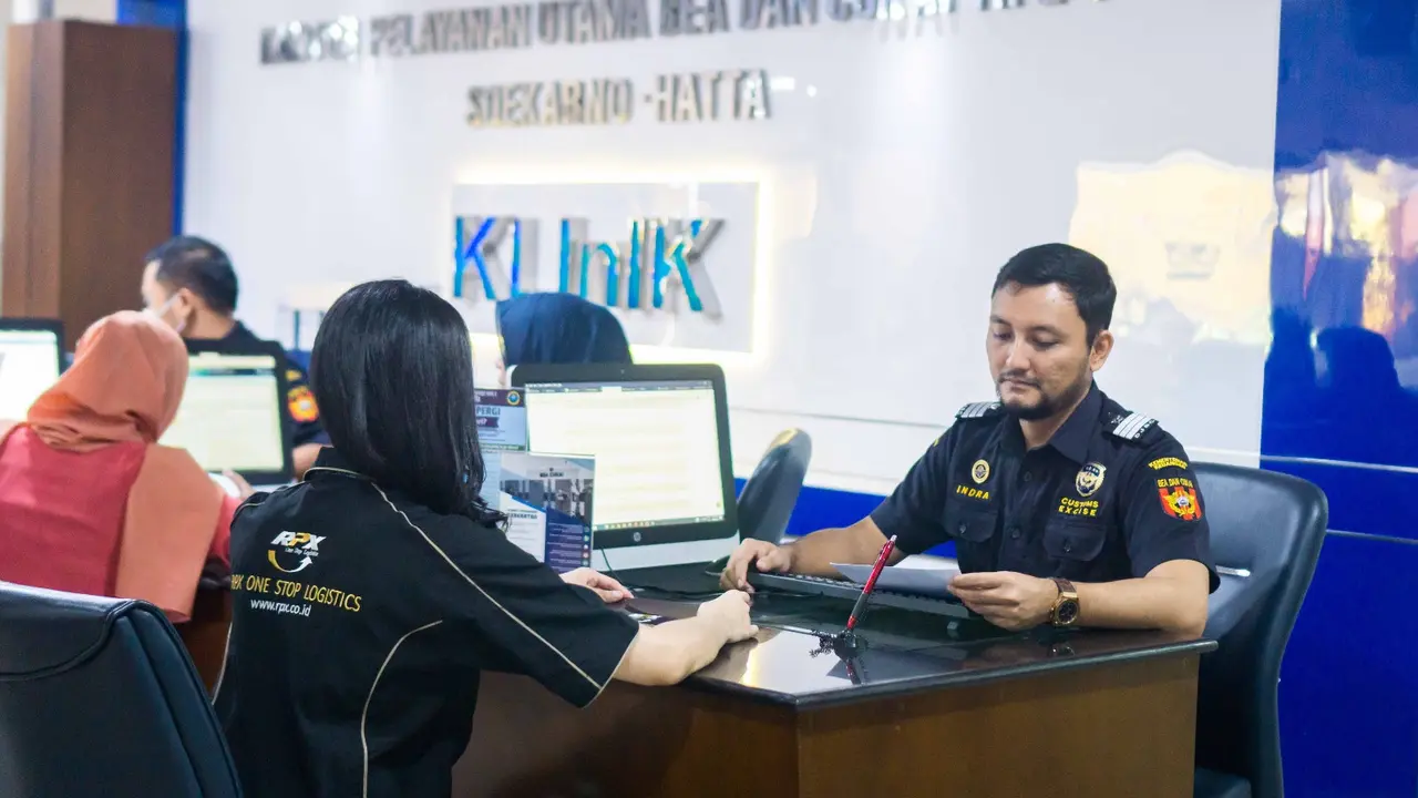 Pemerintah, melalui Bea Cukai, menerapkan skema self-assessment