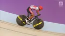 Pebalap sepeda Indonesia, M. Fadli Imammuddin   saat bertanding pada nomor 4000 meter individual pursuit C4, Jakarta Timur, Jumat (12/10). M. Fadli mengalahkan  pebalap Malaysia Mohd Najib dan Singh Harinder dari India. (Merdeka.com/Imam Buhori)