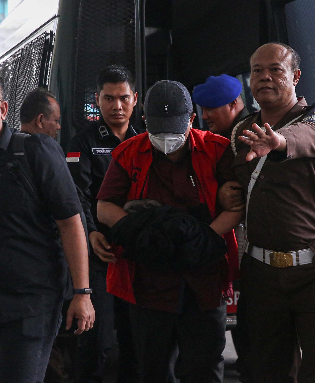 Hakim tersangka suap vonis bebas Ronald Tannur diperiksa Kejagung