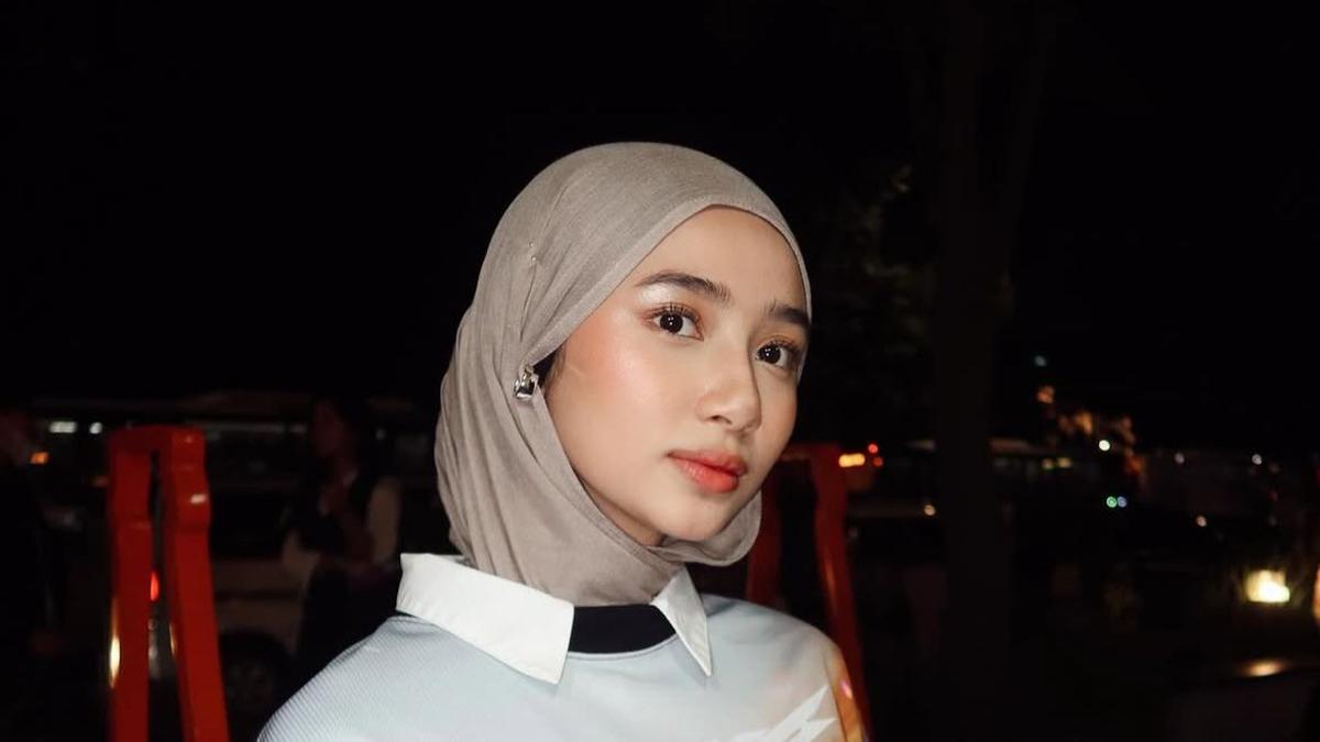Biar Hijab Look Makin Kece, Contek Gaya Outfit Ansellma Putri yang Selalu On-Point