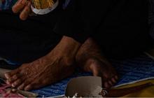FOTO: Berharap Keberkahan Melimpah dari Penjualan Terompet Tahun Baru yang Mulai Marak