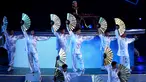 Para penampil menyuguhkan pertunjukan dalam upacara pembukaan Festival Film Internasional Jalur Sutra ke-7 di Xi'an, ibu kota Provinsi Shaanxi, China barat daya, pada 11 Oktober 2020. Acara yang berlangsung enam hari ini diikuti lebih dari 3.000 film dari 116 negara dan kawasan. (Xinhua/Zhang Bowen)