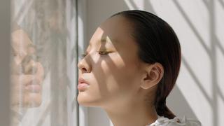 Untuk kamu mengutamakan kepraktisan, produk makeup serum-concealer hybrid pertama di Indonesia dari Dear Me Beauty bisa jadi pilihan tepat./ Photo by Aiony Haust on Unsplash