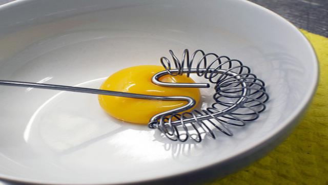 Ilustrasi mengocok telur