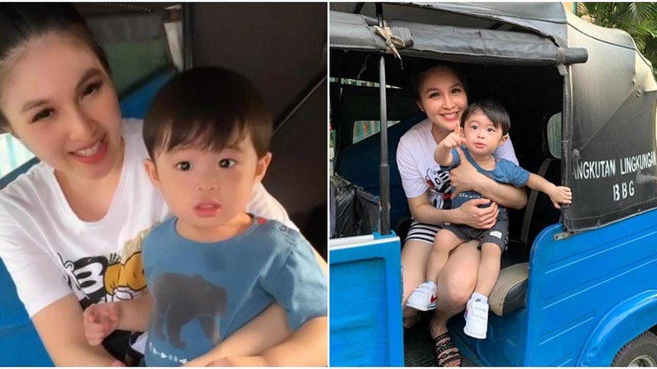 7 Potret Sederhana Raphael Moeis dan Sandra Dewi Naik Bajaj