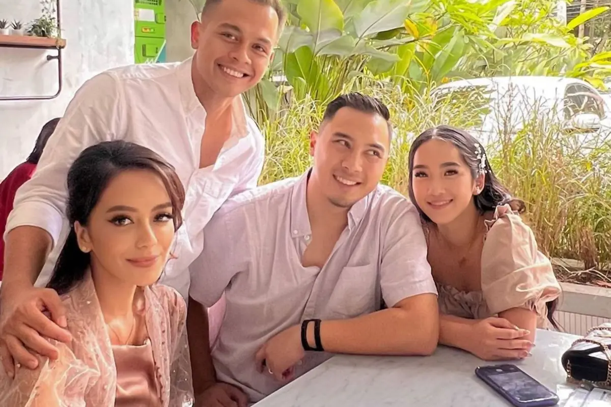 Kedekatan DJ Freya dan Rio Alief Drummer Noah, Tampil Mesra Kondangan Bareng