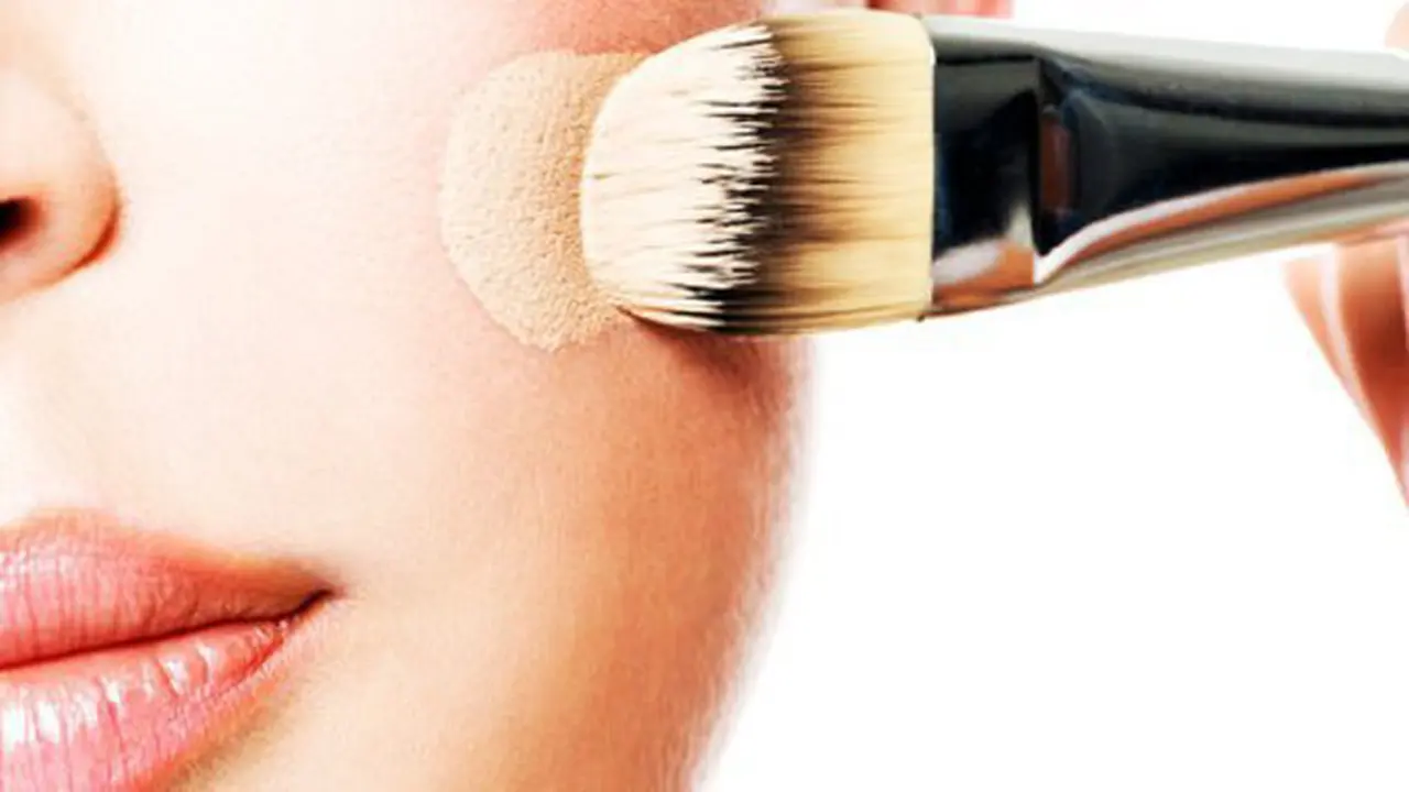 Memilih foundation itu susah-susah gampang/copyright: thinkstockphotos.com
