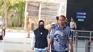 Bupati Sukoharjo Etik Suryani Ditangkap KPK, Wakil Bupati Irit Bicara