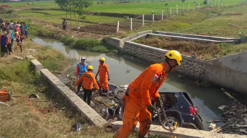 Kecelakaan arus mudik lebaran 2019 di ruas Tol Pemalang sebabkan dua orang meninggal dunia. (Foto: Liputan6.com/Polres Pemalang/Muhamad Ridlo)