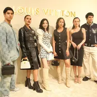 Sederet seleb papan atas hadiri grand opening Louis Vuitton Plaza Indonesia. Dari mulai Taeyeon hingga Maudy Ayunda lho. Yuk kita intip selengkapnya di sini. / Foto dok Fimela.com.
