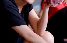 Momen Ayu Ting Ting Ikut Potong Daging Kurbang, Gayanya Jadi Sorotan