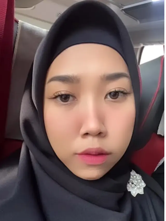 Potret 6 Komedian Cewek Saat Pakai Hijab, Kiky Saputri Bikin Pangling