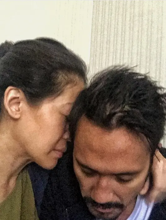 "Aku pulang dulu yaa sayang... Dont let them take your smile away.." tulis mieke_amalia sebagai keterangan foto. Baru sekitar satu jam diunggah, foto itu dapat ribuan likes dan banjir dukungan. (Instagram/mieke_amalia)