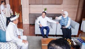 Wamenkes Benny (tengah) berpesan kepada Gubernur Jawa Barat Dedi Mulyadi untuk meningkatkan temuan kasus aktif tuberkulosis (TBC) di lapangan.