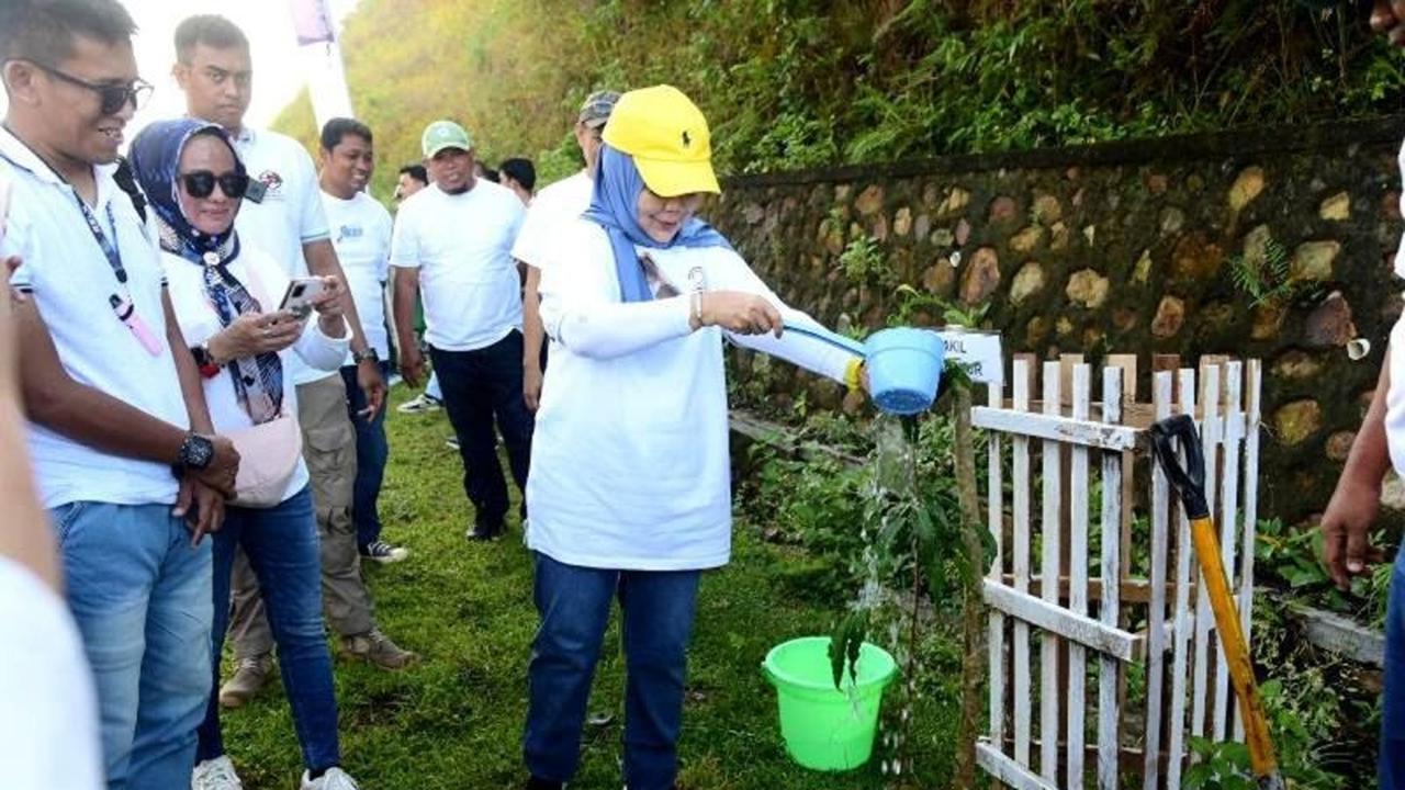 Wagub Gorontalo Ajak ASN Peduli Kelestarian Alam: 900 Bibit Pohon Ditanam Serentak