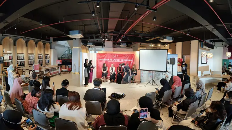 Sparks Fashion Academy (SFA) menggelar acara open house dan gathering yang dilaksanakan secara offline di Jakarta Fashion Hub